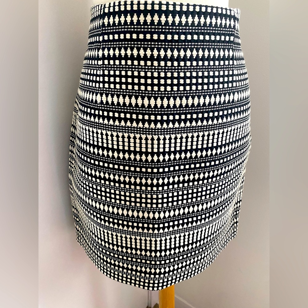 CHELSEA & THEODORE Black and Cream  Patterned Women's Skirt - Size 10 -EUC